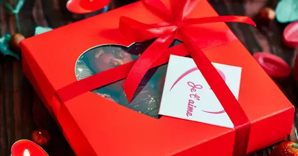 銀座ホステスが見たお金持ち 第72回 おじさんから「手紙」に「自作のラブソング」…もらって思わず震えた“バレンタインのお返し”とは「嬉しさよりも圧倒的に恐怖」