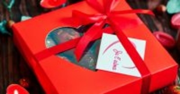 銀座ホステスが見たお金持ち 第72回 おじさんから「手紙」に「自作のラブソング」…もらって思わず震えた“バレンタインのお返し”とは「嬉しさよりも圧倒的に恐怖」