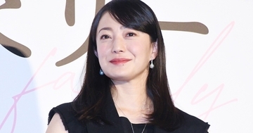 菅野美穂、試写会でスマホライトを振る　ミセス主題歌に感動「ただ聴いていられない!」