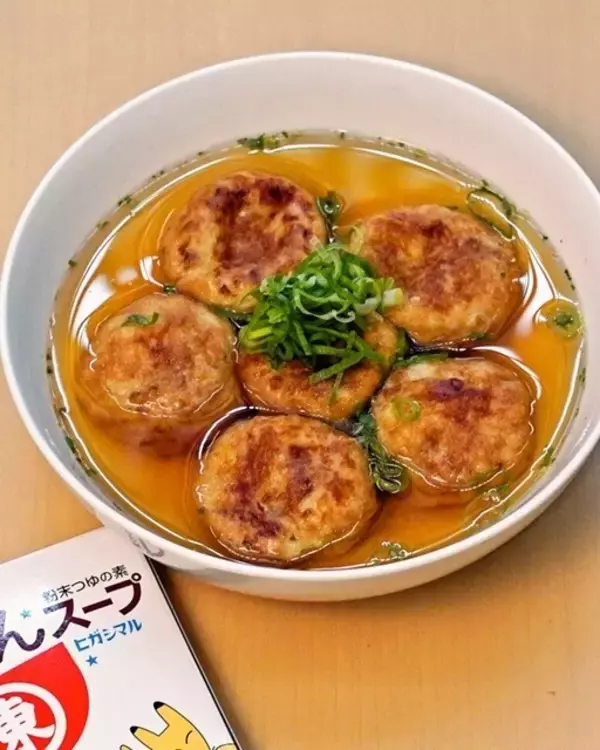 【簡単レシピ】冷凍たこ焼きをヒガシマルのうどんスープに入れるとあのご当地グルメに -「お、そんな利用方法が!」「美味しすぎてガチ神」と話題