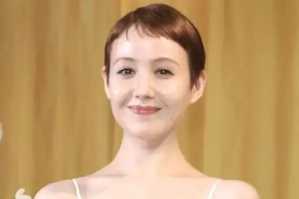 トリンドル玲奈、第1子妊娠を発表　ふっくらお腹ショットも公開「出産を目前に控えドキドキ」
