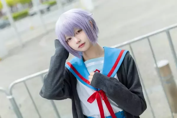 「自分ではない誰かになりたくて」舞台俳優の顔を持つコスプレイヤー、『涼宮ハルヒシリーズ』長門有希の衣装秘話「クローゼットの奥にしまっていた」
