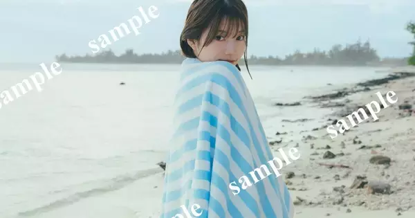 日向坂46 高本彩花、ヒップライン際立つ後ろ姿 1st写真集特典ポスター 