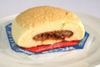 【実食】ファミマ×森永製菓コラボ「ホットケーキまん」初の塩キャラメルフレーバーは"まんま塩キャラメル"だった