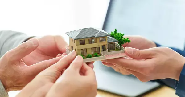 「建て替えも売却もできない」借地権つき建物を“とりあえず共有相続”が招く、絶対避けたいトラブルの正体