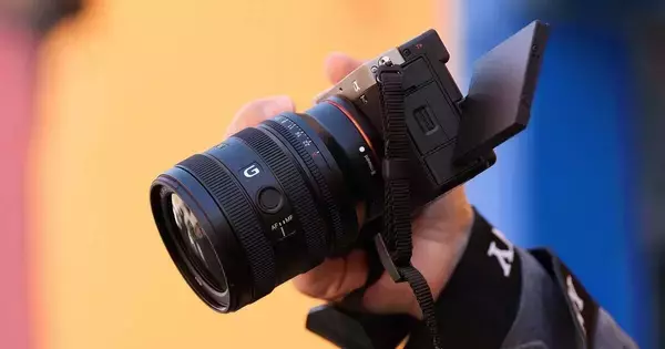 F2.8通しでも小型軽量の標準ズーム「FE 24-50mm F2.8 G」　ソニー