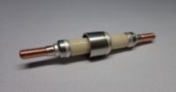 京セラとJAXA、液体水素用の高電流対応電流導入端子とコネクタを開発