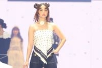 嵐莉菜、デコルテ輝くビスチェ風コーデ　印象的な“ツノヘア”も