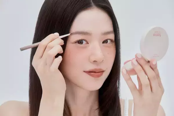 【ファミマ限定】「hana by hince」から初のアイブロウペンシルが登場 - ウォーターグラスティントの新色も