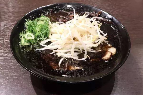 【東京駅】熊本県の老舗名店「幻の黒い一杯」が東京ラーメンストリートに登場 - その意外な味わいは?