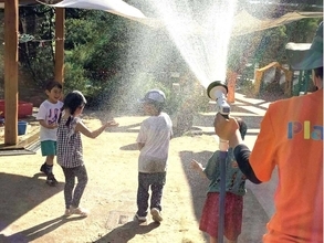 猛暑で変わる子どものあそび環境、約8割の親が不安を実感―ボーネルンドが夏休みの過ごし方を提案