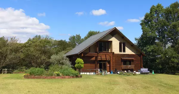 年収2,000万円以上の約4割が別荘購入に意欲的、インバウンド殺到で高騰する宿泊料が背景に