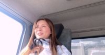 ギャル雑誌で人気を誇った読者モデル、今は大型ダンプを操る運転手に　『ダマってられない女たち』