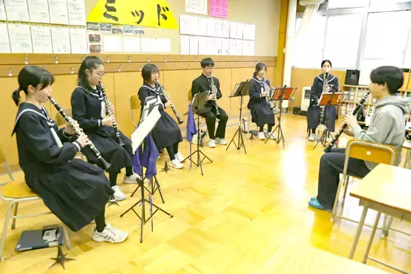 「ドレミの箱」募金で音楽クリニック開催 - 札幌交響楽団が小樽・菁園中で技術指導