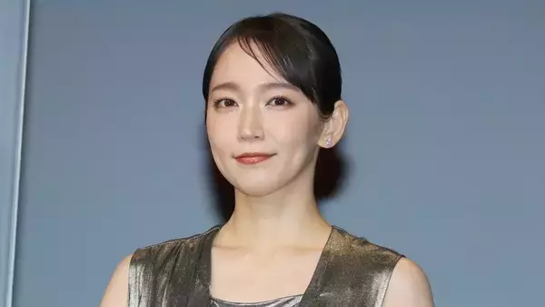 吉岡里帆、お花見写真に絶賛の声続々「桜と女神の美の共演」「美しすぎて…」