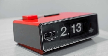 国内外で『フリップ式置時計』が再注目、アナログ時計の魅力と人気の秘密