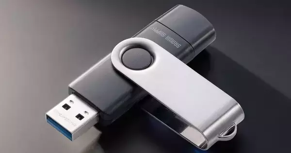 「パソコンとスマホのデータ共有に使えるUSB-C／A両用USBメモリ、サンワダイレクトから」の画像