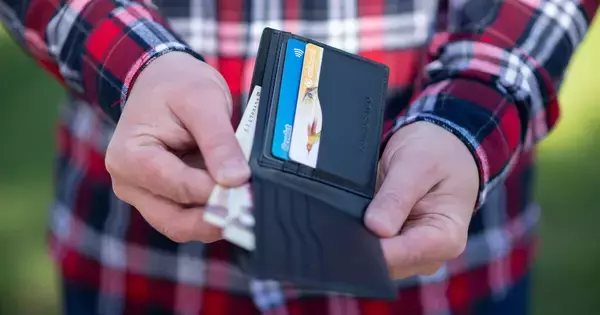 銀座ホステスが見たお金持ち 第82回 「お金持ちかどうかは“財布”を見ればわかる」数多の富裕層を相手にしてきたホステスが断言する、その理由とは