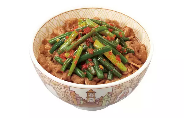 すき家、夏の大人気商品「ニンニクの芽牛丼」登場 – フライドにんにく乗せや、牛カルビ焼肉丼とのコラボも
