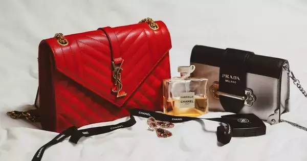 【2025年冬】ブランドバッグ人気ランキング、ヴィトンでもシャネルでもない“意外なブランド”が選ばれた理由