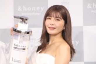 白ドレスでスラリ美脚…　AAA宇野実彩子、“なりたいカラダ”で美を追求　第1子出産後の体型変化も明かす