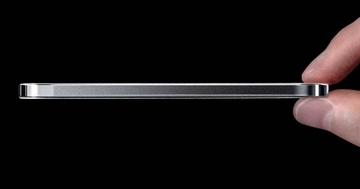 Apple「探す」に対応！　厚さ4.98mmのMagSafeモバイルバッテリー