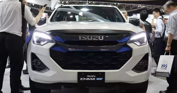 いすゞの電動ピックアップトラック「D-MAX EV」が日本上陸! どんなクルマか実機を確認