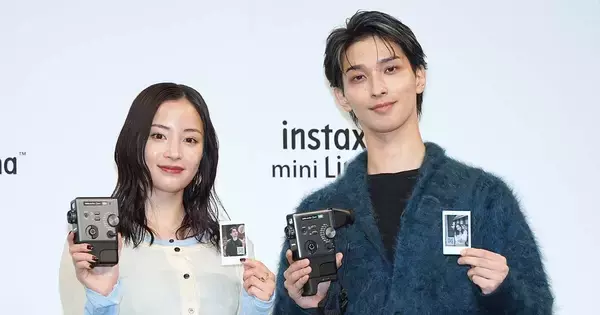 デザインは8mmカメラ風、クラシック風動画が撮れるチェキカメラ「instax mini Evo Cinema」