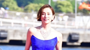 米倉涼子、ゴージャスドレス姿にファンも釘付け「美しさが桁違い」「神々しい」