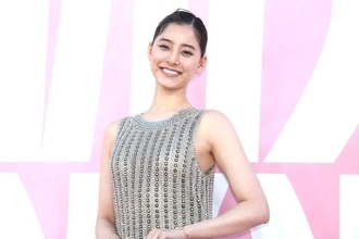 新木優子、ボディラインくっきりドレスで抜群のスタイル際立つ