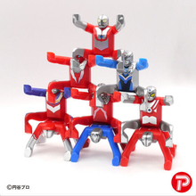 歴代のウルトラヒーローたちが全高約45mmの「人間大好」になって登場