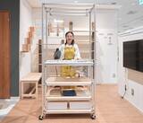 「収納からアイロンがけまで1台で完結! プロ監修「多機能ラック」新発売」の画像1