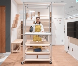 収納からアイロンがけまで1台で完結! プロ監修「多機能ラック」新発売