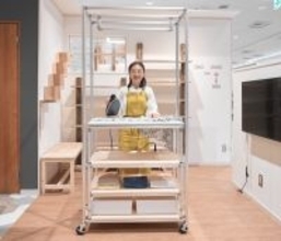 収納からアイロンがけまで1台で完結! プロ監修「多機能ラック」新発売