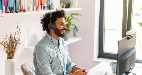 ロジクール、電力効率がアップしたUSB-C／A対応の軽量ヘッドセット