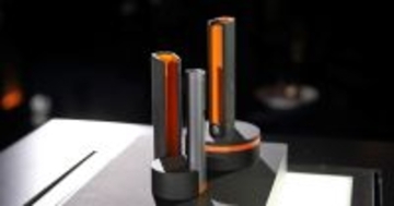 加熱式たばこ「glo」に3万円の限定デバイス! マクラーレンからインスパイア?