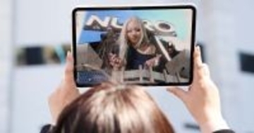 フェス会場のNUROブースに“3Dちゃんみな”登場！　リアルAR＆裸眼立体視で新しい体験