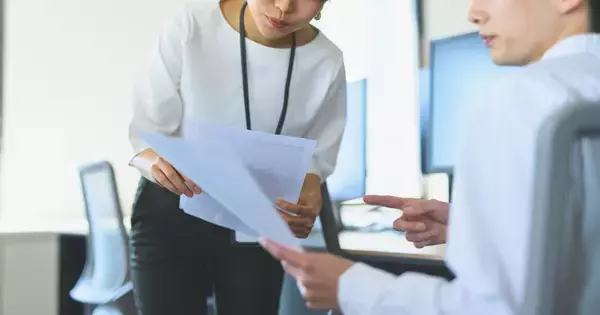 電話対応でつまずくZ世代をどう育てるか、時代遅れOJTをAIがアップデートする