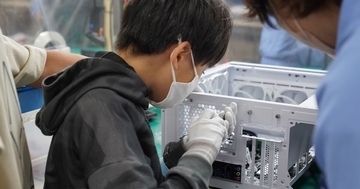 マウスコンピューター、飯山工場で「親子パソコン組み立て教室」を開催