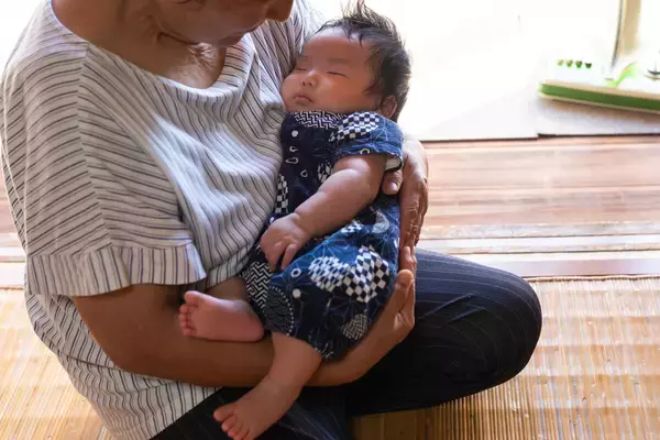 「死ぬ前に孫を抱かせてほしい」お盆の帰省で親・親戚の一言がプレッシャーに