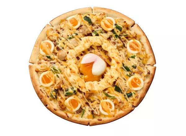 【ドンキ】月見商戦に参入!「とろ～り満月照りたまピザ」発売 - ジューシーな照焼チキンに3種のチーズ＆とろ～り卵