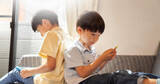 「子どもの初スマホ、約6割が「中学1年生まで」- J:COM調査」の画像1