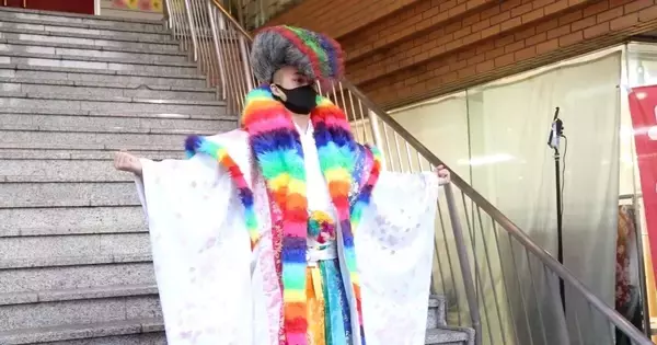 虹色リーゼントで話題に　北九州の成人式の男性はプロボクサー