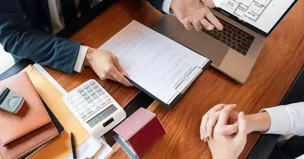 モーゲージバンクとは? 銀行との違いや利用するメリットを解説