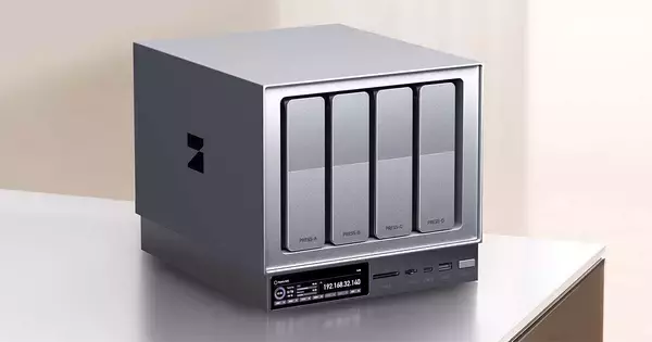 NASキットの新顔「Zettlab AI NAS」　ローカルのAI検索を強化