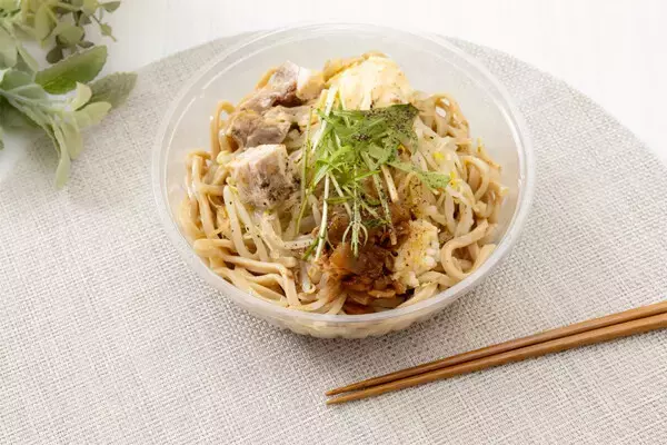 【セブン‐イレブン】中華蕎麦 とみ田監修「冷し豚まぜ麺」発売 - 豚ラーメンをイメージしたG系冷し麺