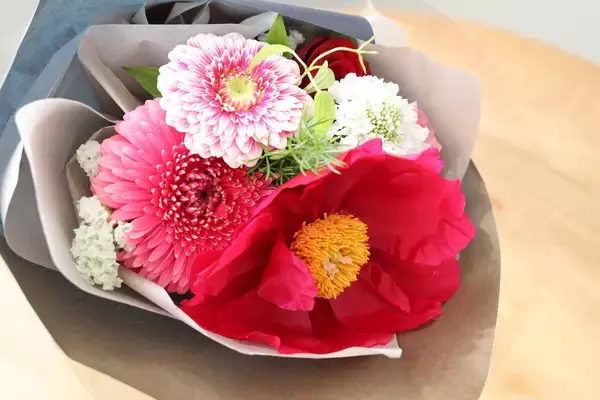 母の日は手軽に「3回贈る」が正解? 花・食事・スイーツで満足度が上がる理由