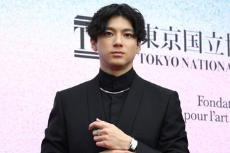 山田裕貴、豪華ジュエリーまといカルティエ展へ「自分がここにいるのが不思議」