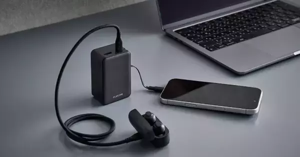 必要な分だけ伸ばせる、巻取り機能付きのケーブル一体型モバイルバッテリー