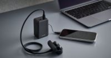 必要な分だけ伸ばせる、巻取り機能付きのケーブル一体型モバイルバッテリー